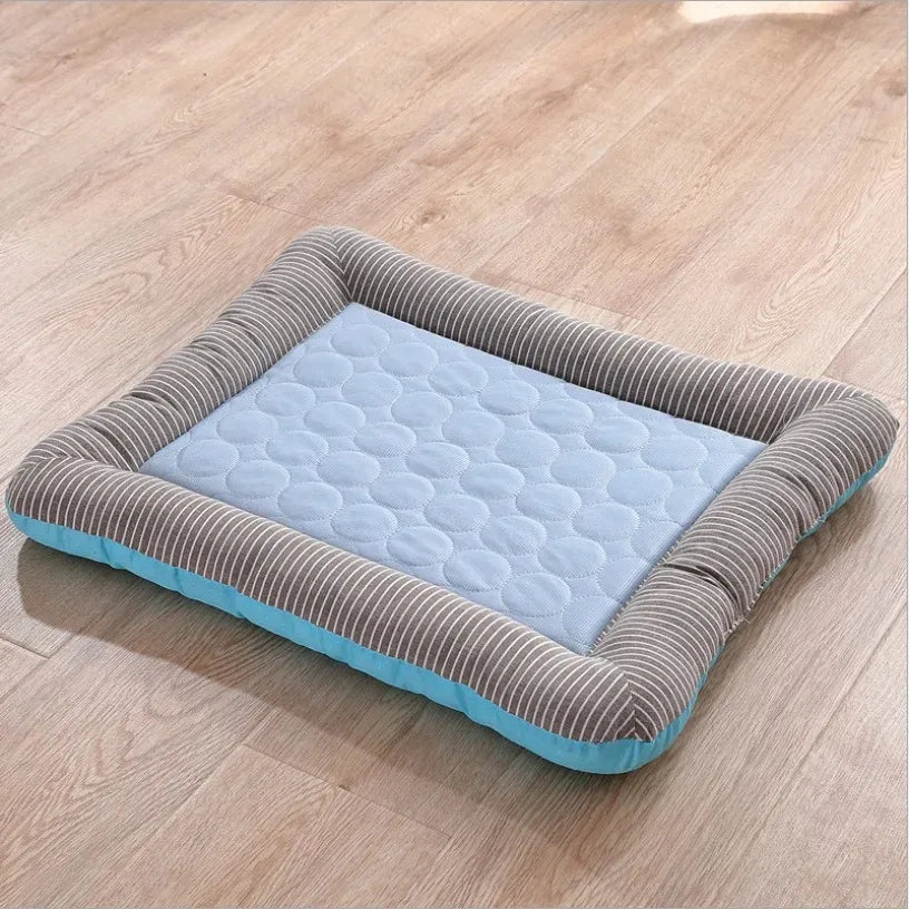 Tapis Rafraîchissant Pour Chat Bleu | Ma Maison Chat